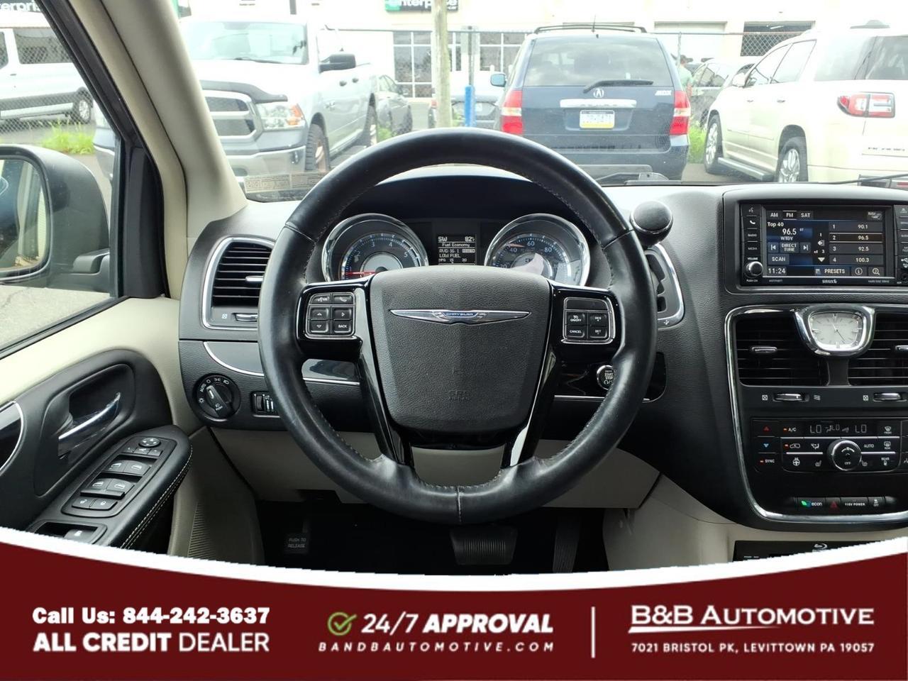 2014 Chrysler Town and Country Levittown PA