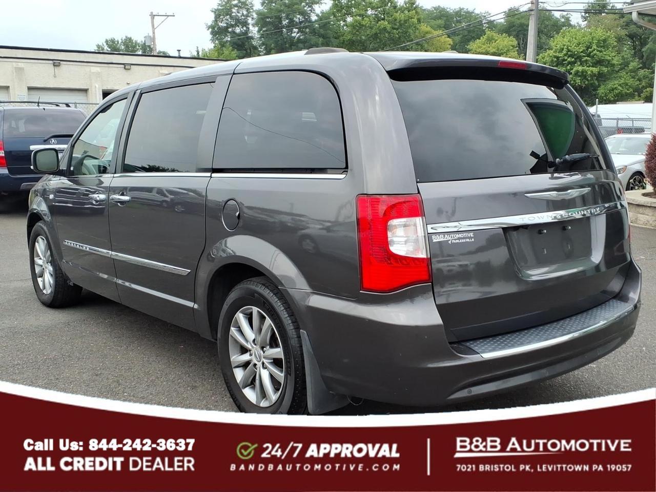2014 Chrysler Town and Country Levittown PA