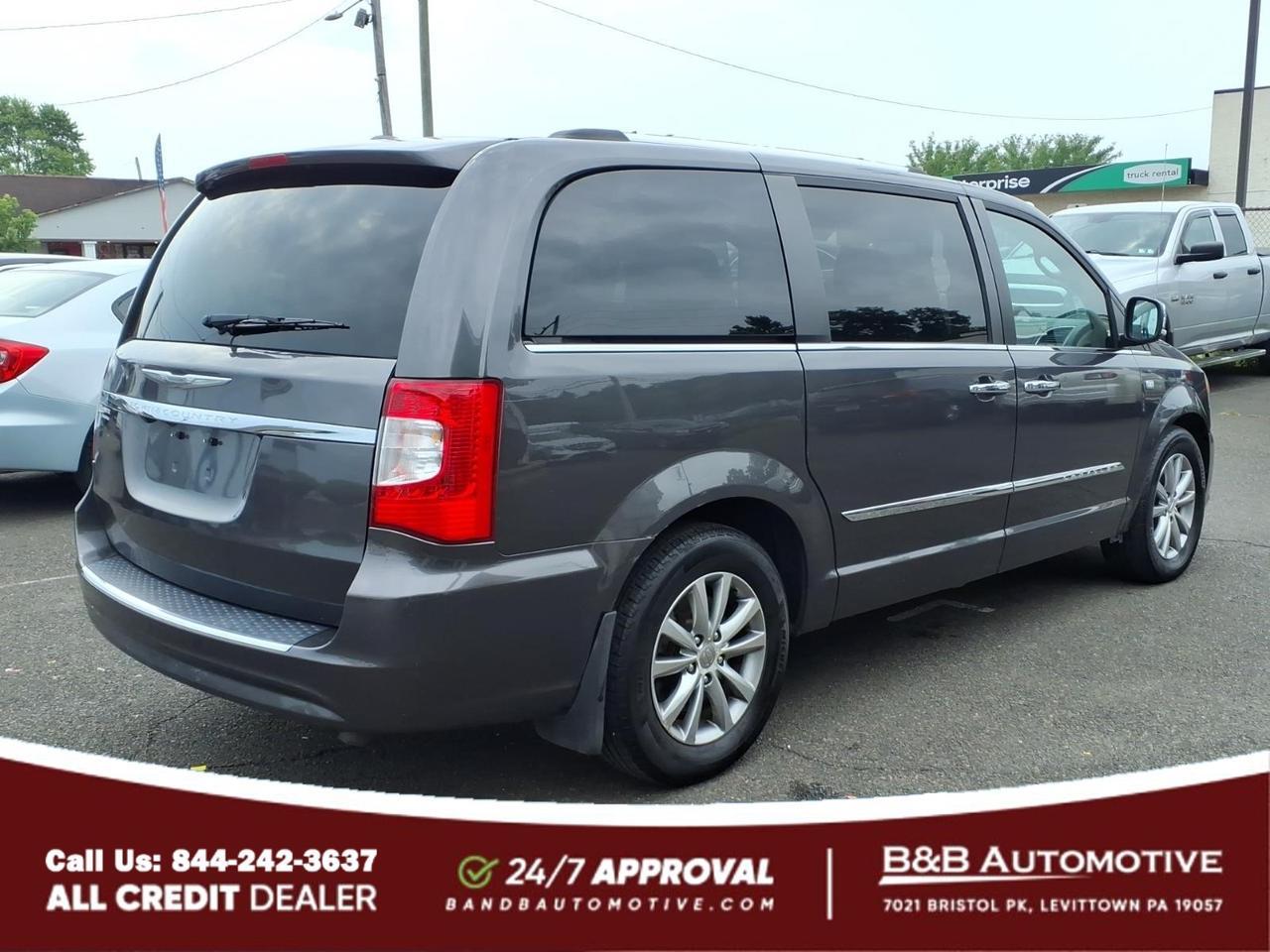 2014 Chrysler Town and Country Levittown PA