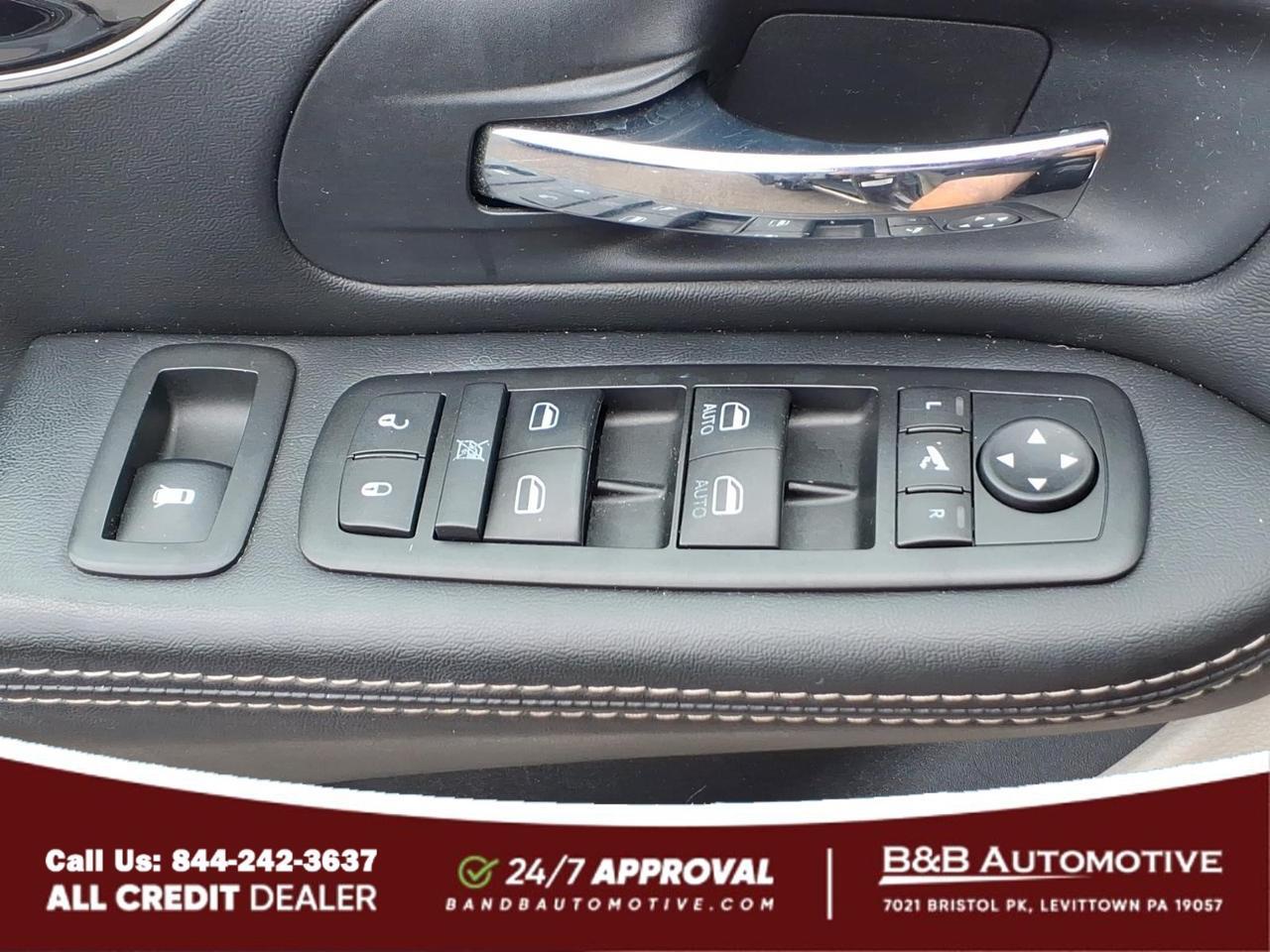 2014 Chrysler Town and Country Levittown PA