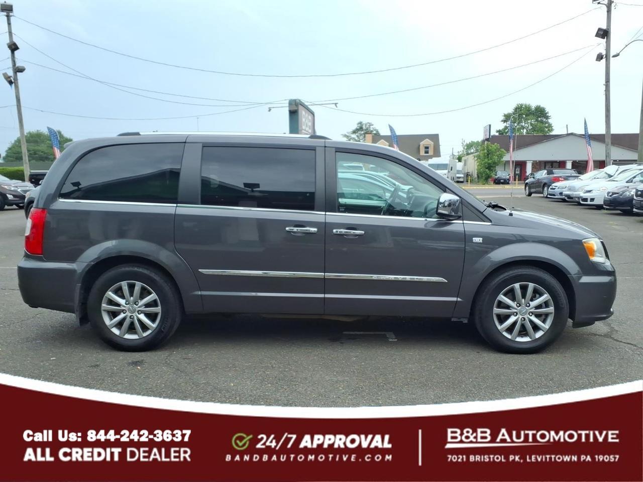 2014 Chrysler Town and Country Levittown PA