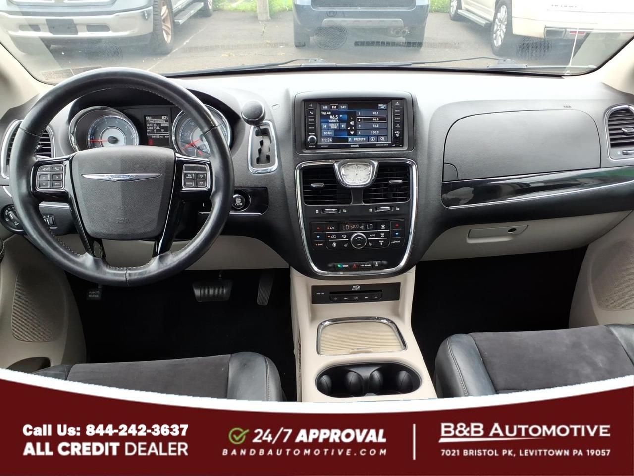 2014 Chrysler Town and Country Levittown PA