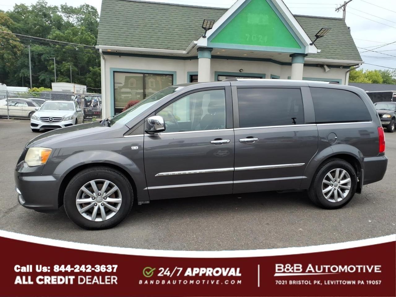 2014 Chrysler Town and Country Levittown PA