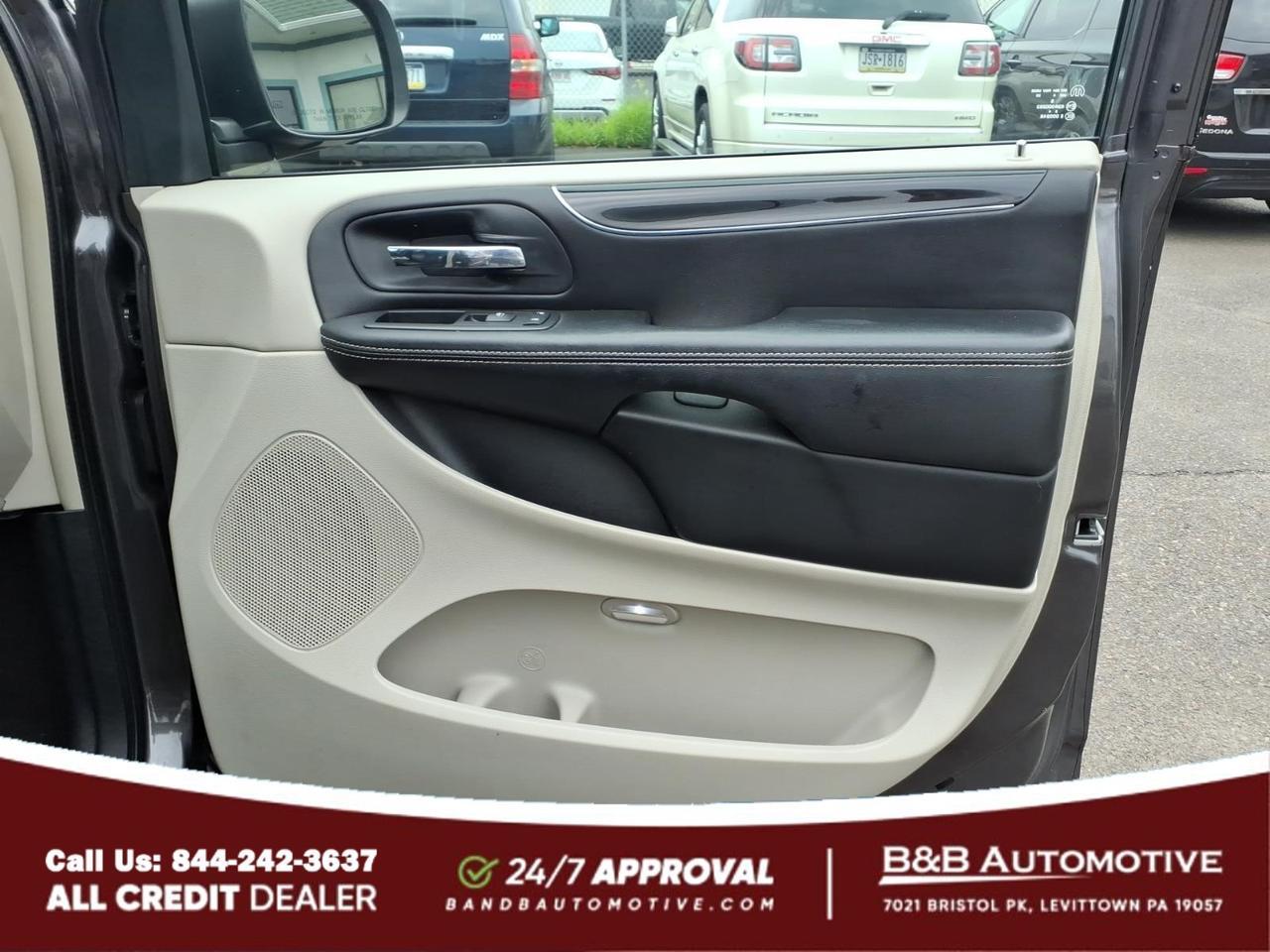 2014 Chrysler Town and Country Levittown PA
