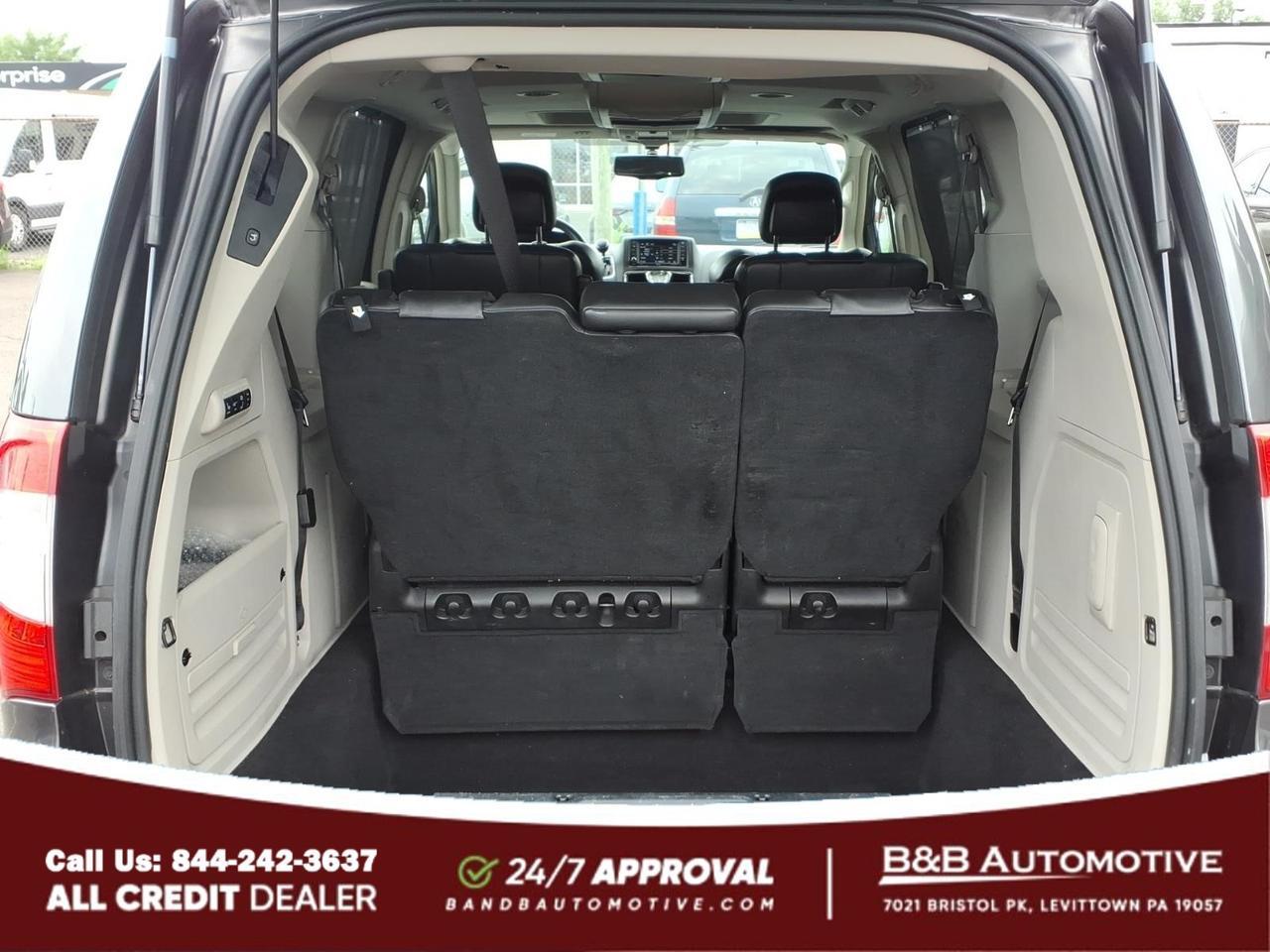 2014 Chrysler Town and Country Levittown PA