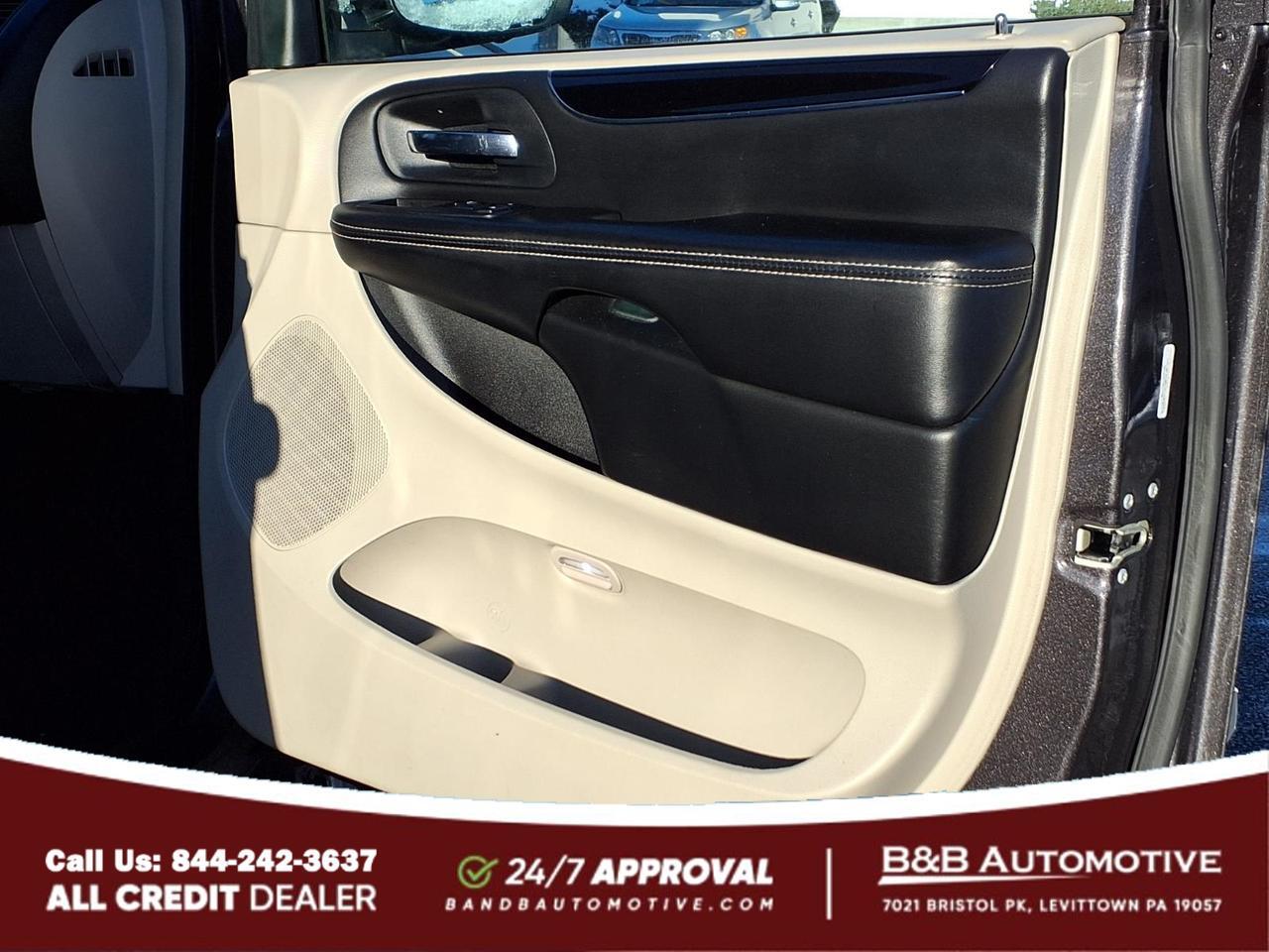2014 Chrysler Town and Country Levittown PA