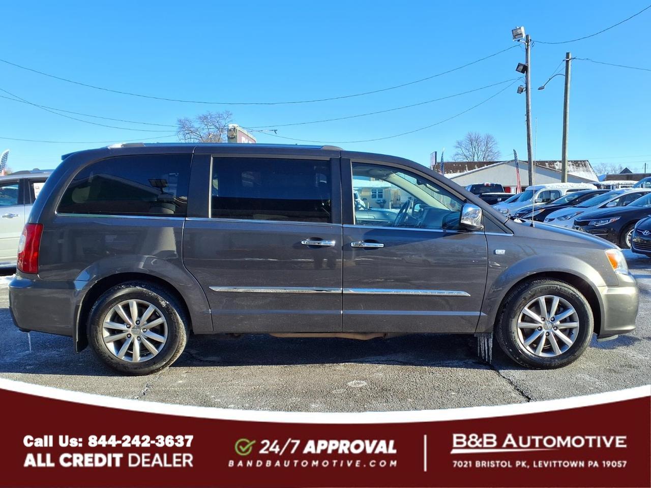 2014 Chrysler Town and Country Levittown PA