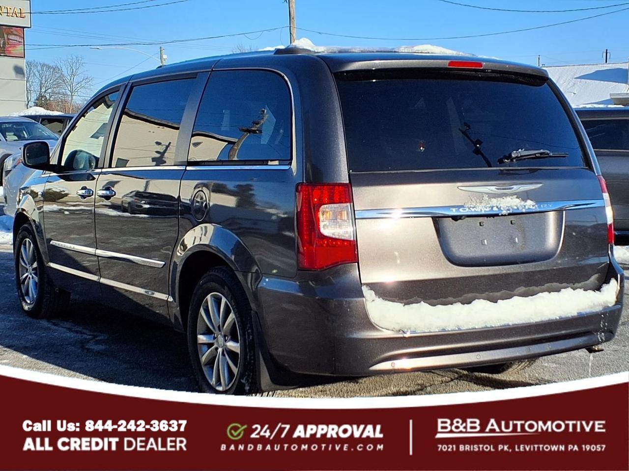 2014 Chrysler Town and Country Levittown PA