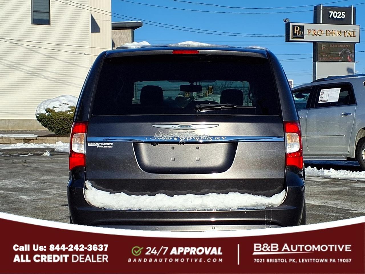 2014 Chrysler Town and Country Levittown PA