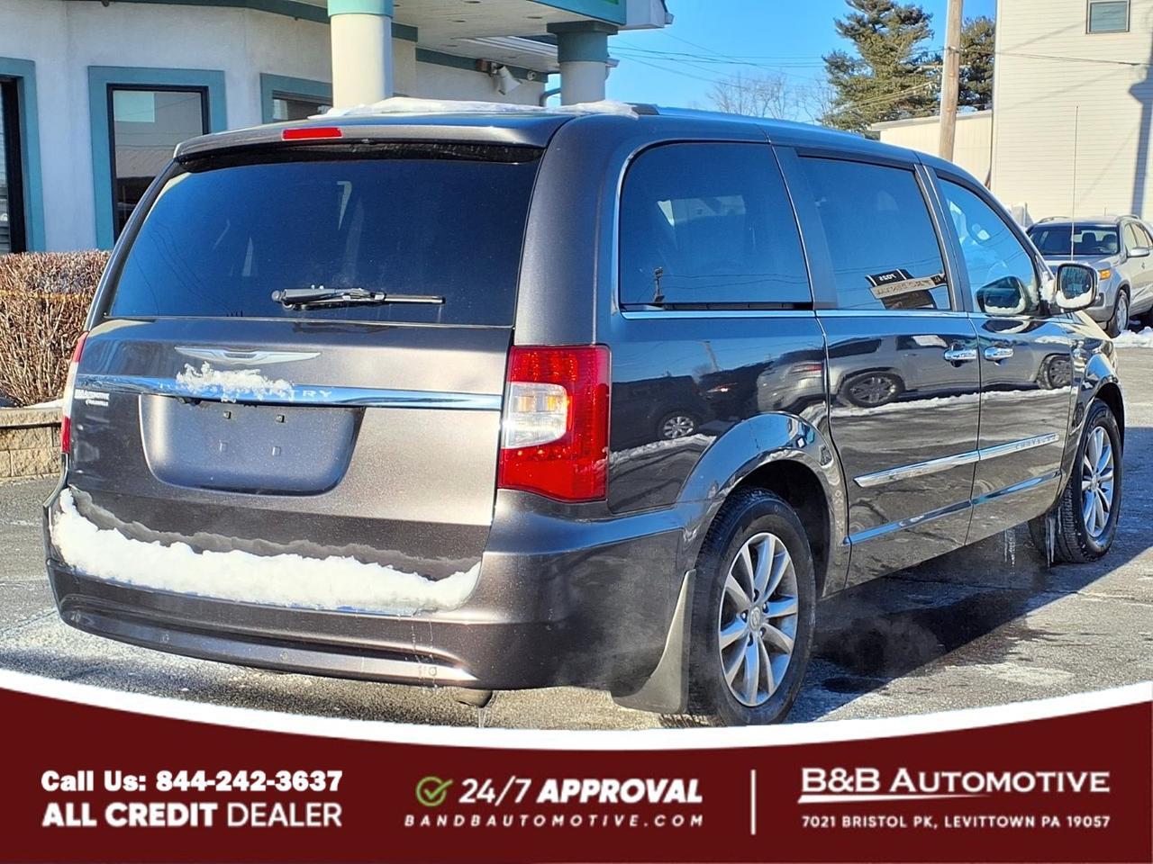 2014 Chrysler Town and Country Levittown PA