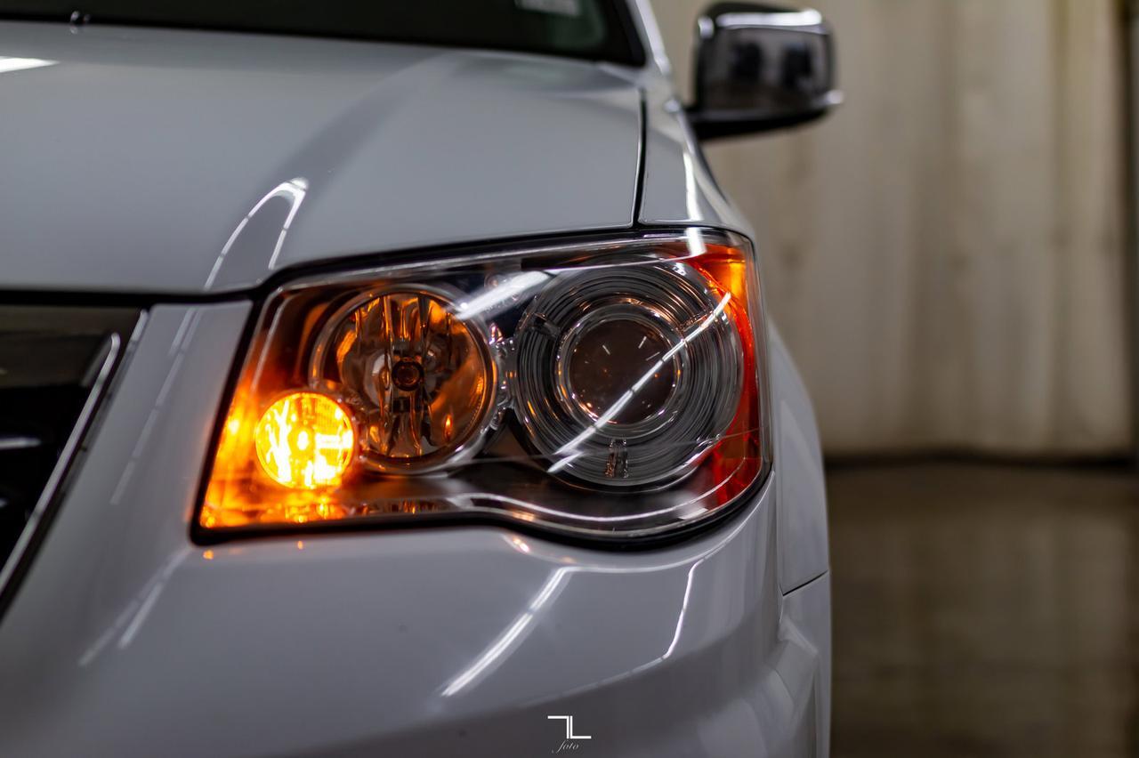 2014 Chrysler Town & Country Limited Leather Roof Nav TV Red Deer AB