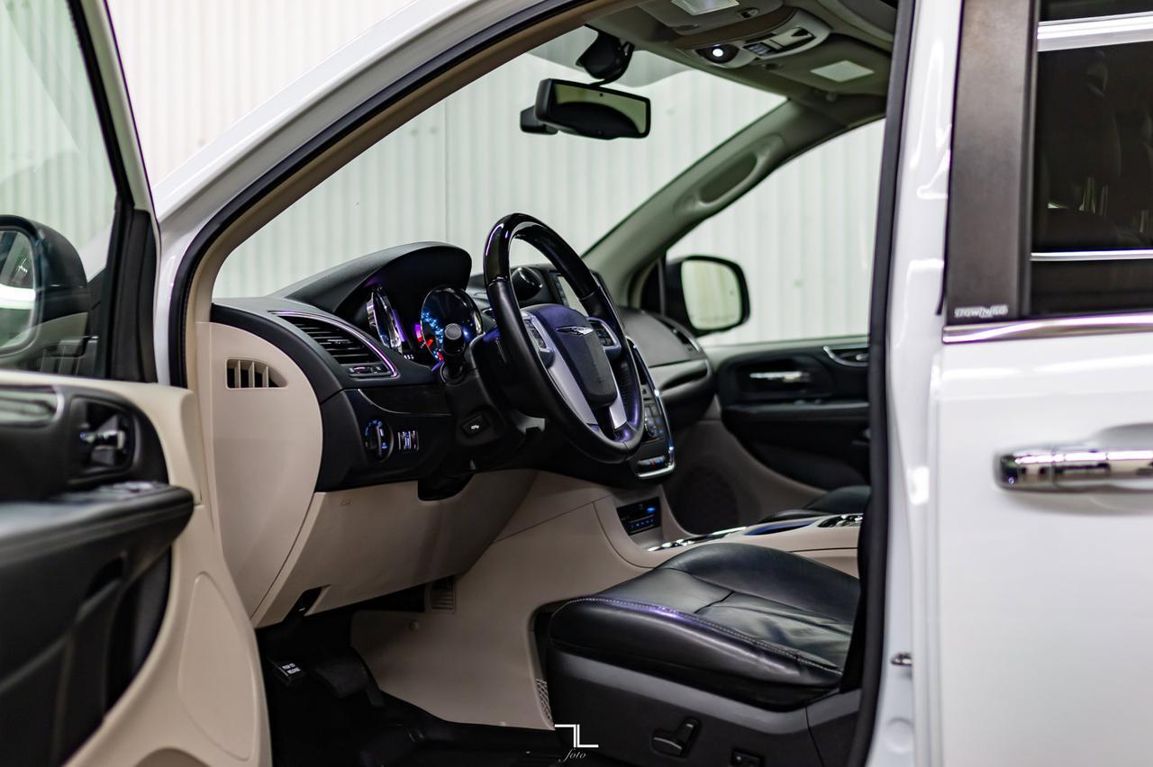 2014 Chrysler Town & Country Limited Leather Roof Nav TV Red Deer AB