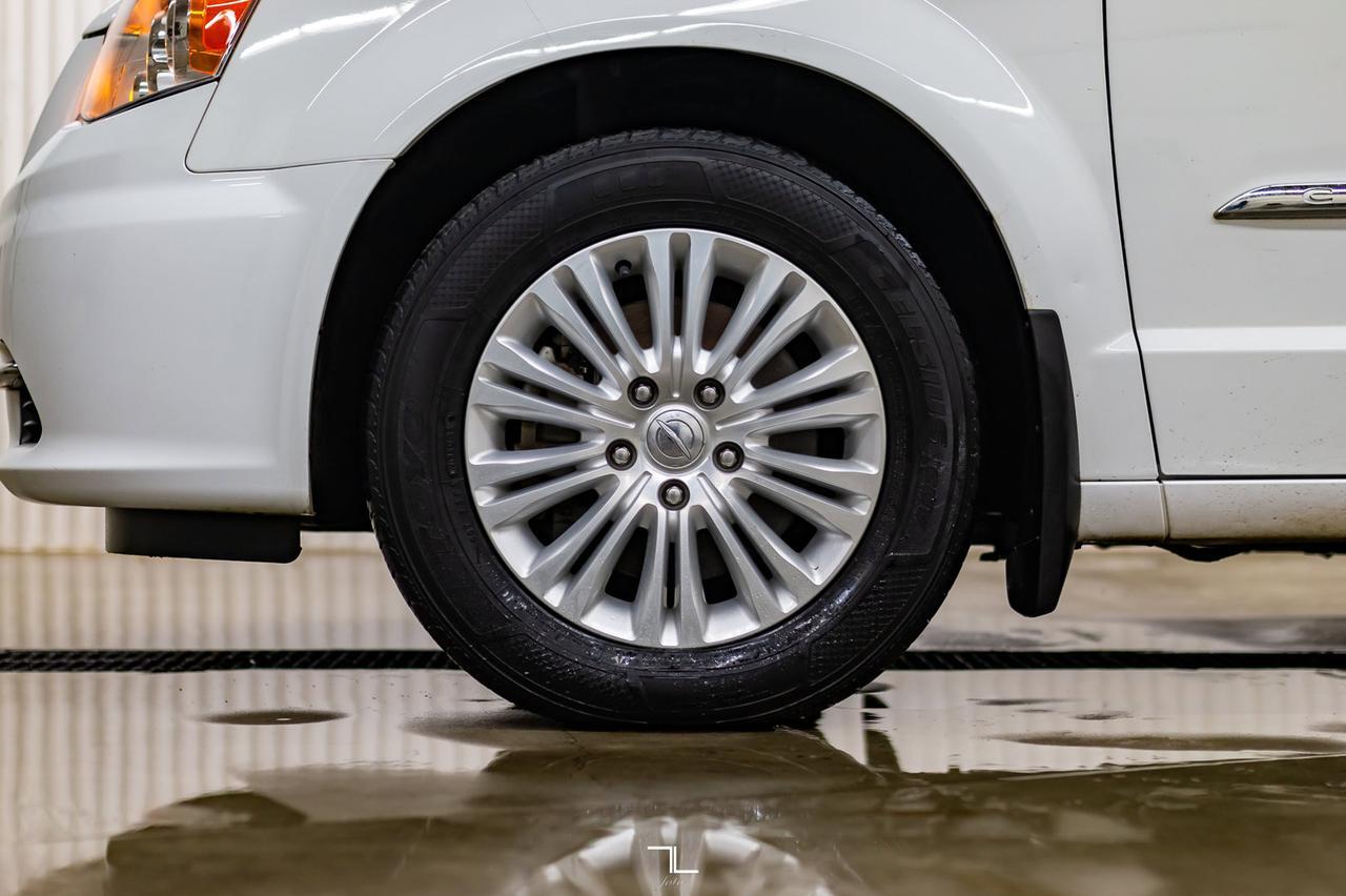 2014 Chrysler Town & Country Limited Leather Roof Nav TV Red Deer AB