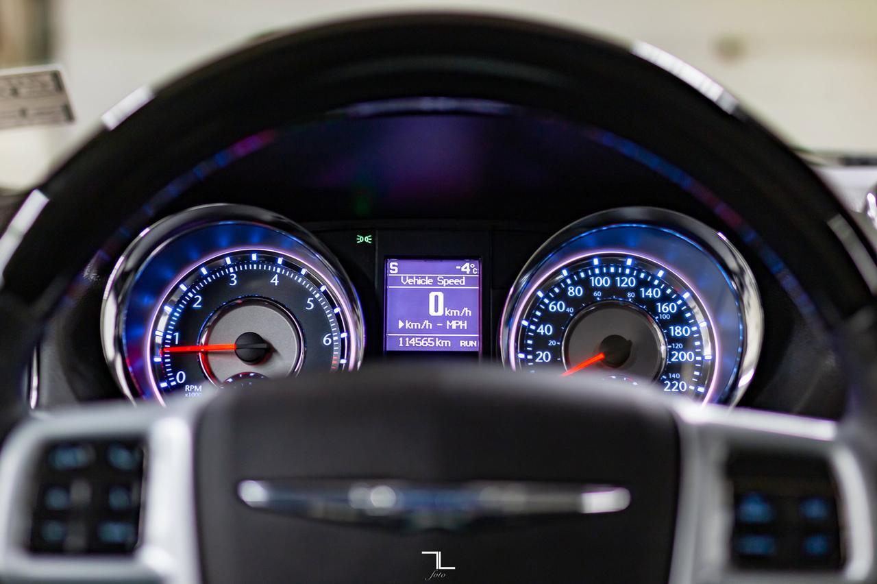 2014 Chrysler Town & Country Limited Leather Roof Nav TV Red Deer AB