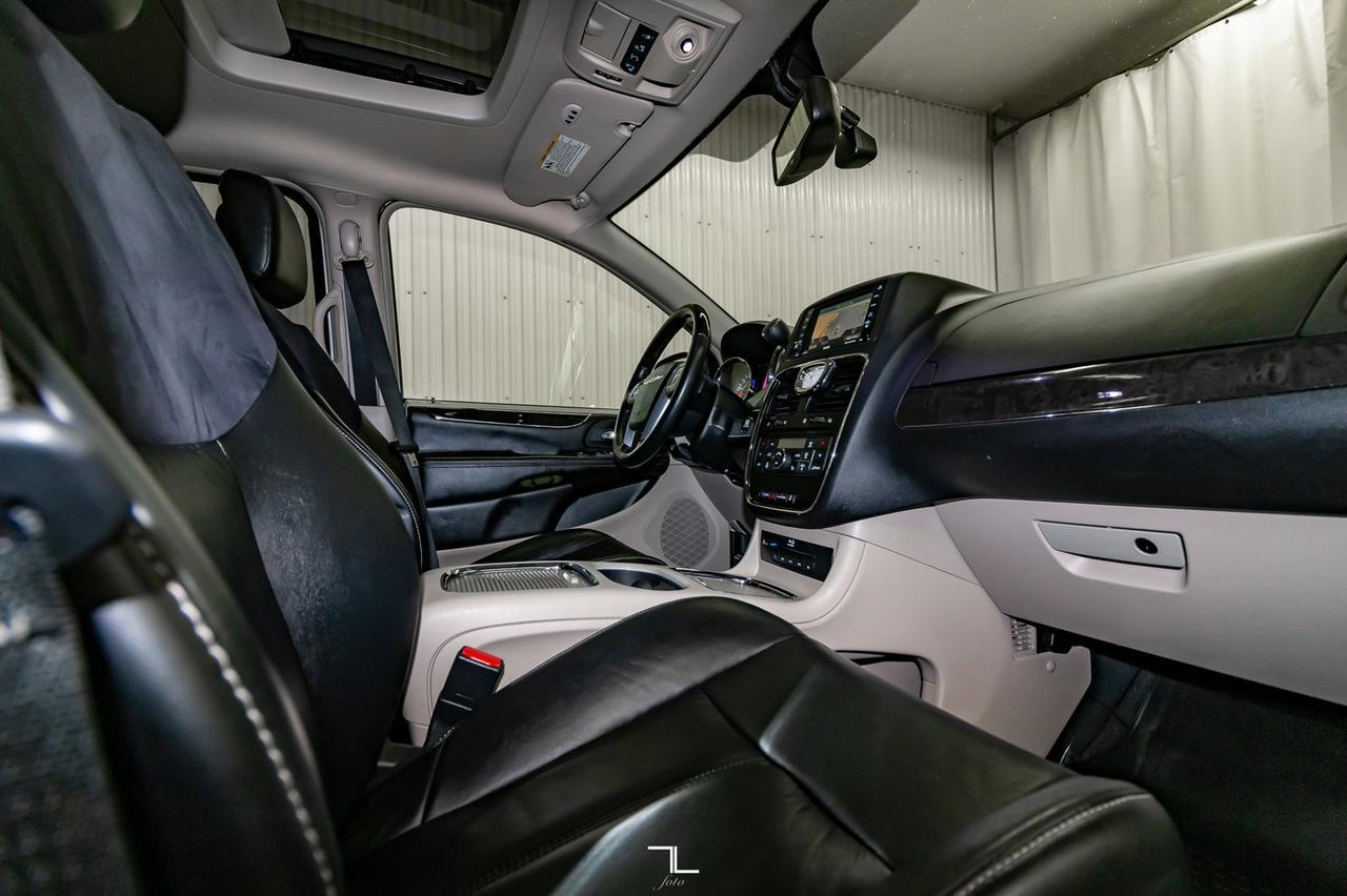 2014 Chrysler Town & Country Limited Leather Roof Nav TV Red Deer AB