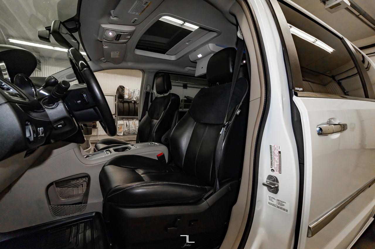 2014 Chrysler Town & Country Limited Leather Roof Nav TV Red Deer AB