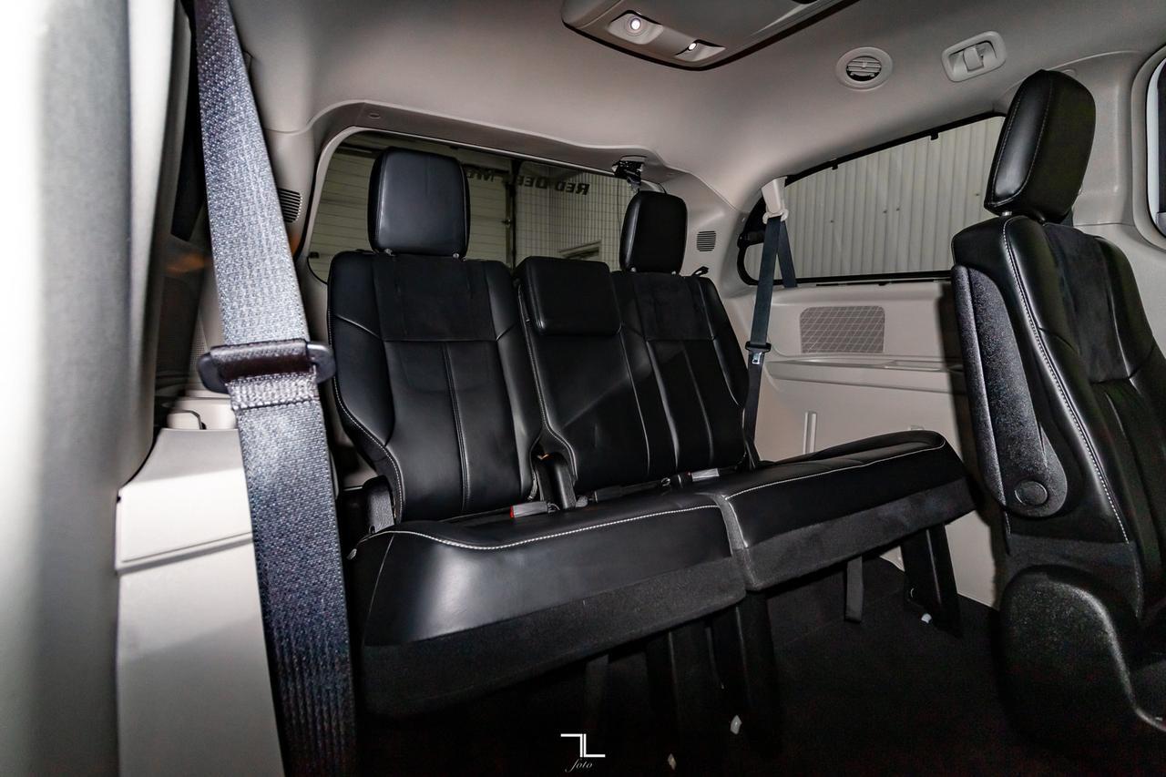 2014 Chrysler Town & Country Limited Leather Roof Nav TV Red Deer AB