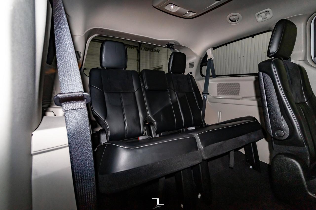 2014 Chrysler Town & Country Limited Leather Roof Nav TV Red Deer AB