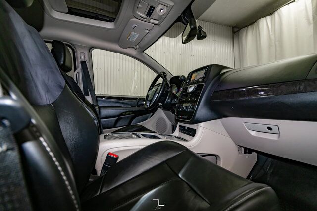 2014 Chrysler Town & Country Limited Leather Roof Nav TV Red Deer AB