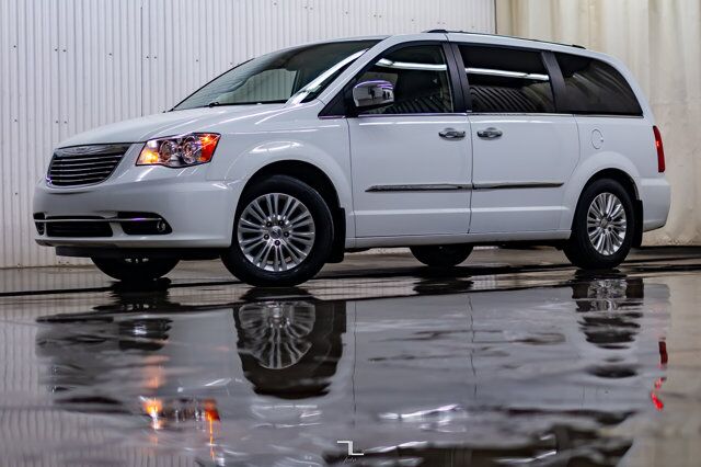 2014 Chrysler Town & Country Limited Leather Roof Nav TV Red Deer AB