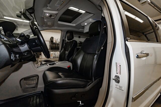 2014 Chrysler Town & Country Limited Leather Roof Nav TV Red Deer AB