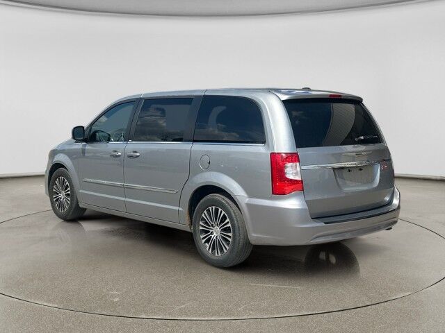 2014 Chrysler Town & Country S