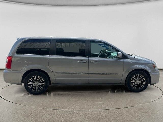 2014 Chrysler Town & Country S Cleveland OH