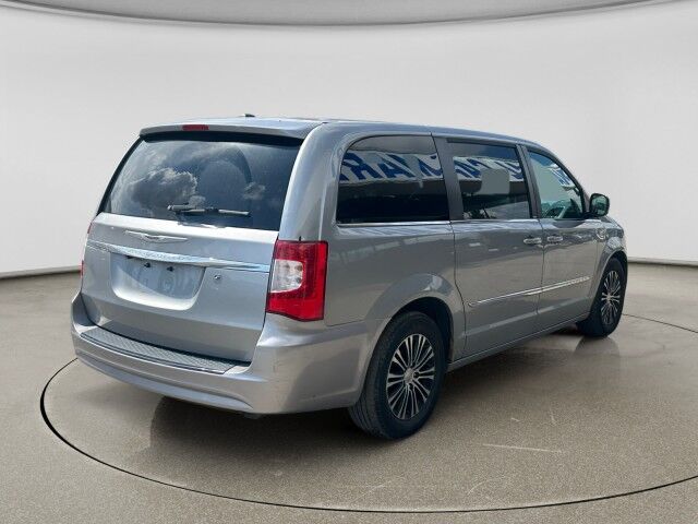 2014 Chrysler Town & Country S Cleveland OH