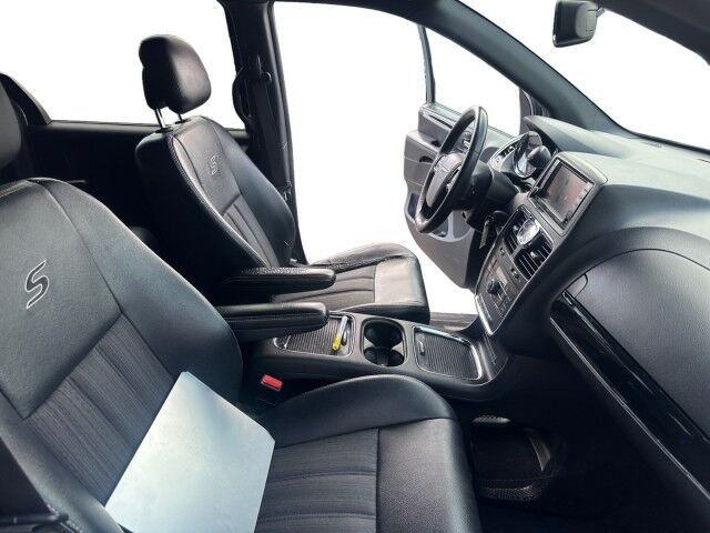 2014 Chrysler Town & Country S Cleveland OH