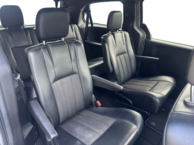 2014 Chrysler Town & Country S Cleveland OH