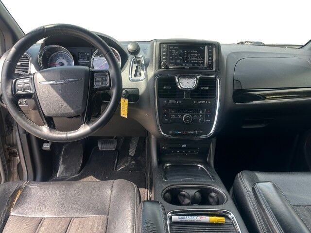 2014 Chrysler Town & Country S Cleveland OH