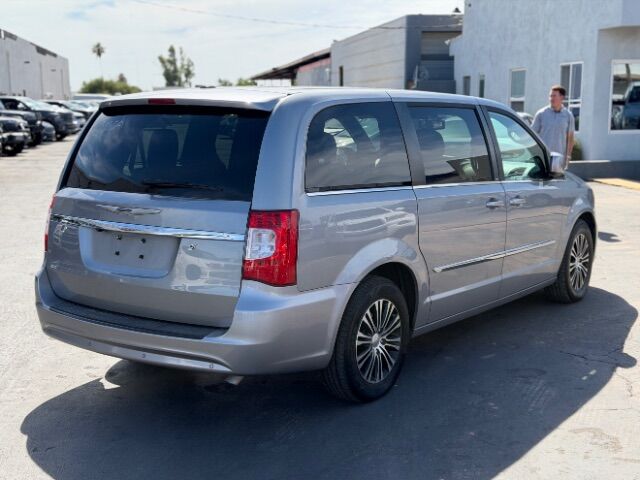 2014 Chrysler Town & Country S