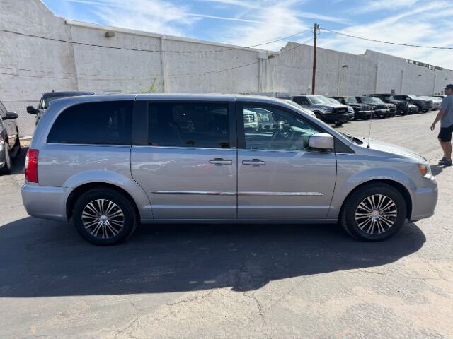 2014 Chrysler Town & Country S