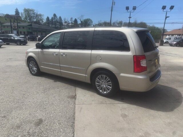 2014 Chrysler Town & Country Touring-L