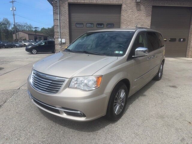 2014 Chrysler Town & Country Touring-L