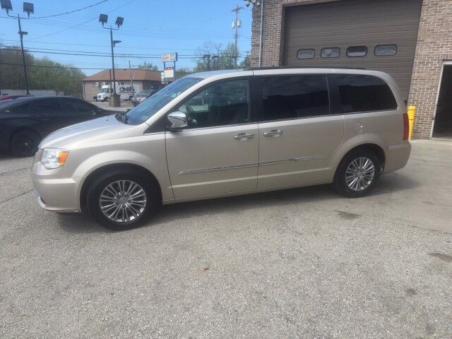 2014 Chrysler Town & Country Touring-L