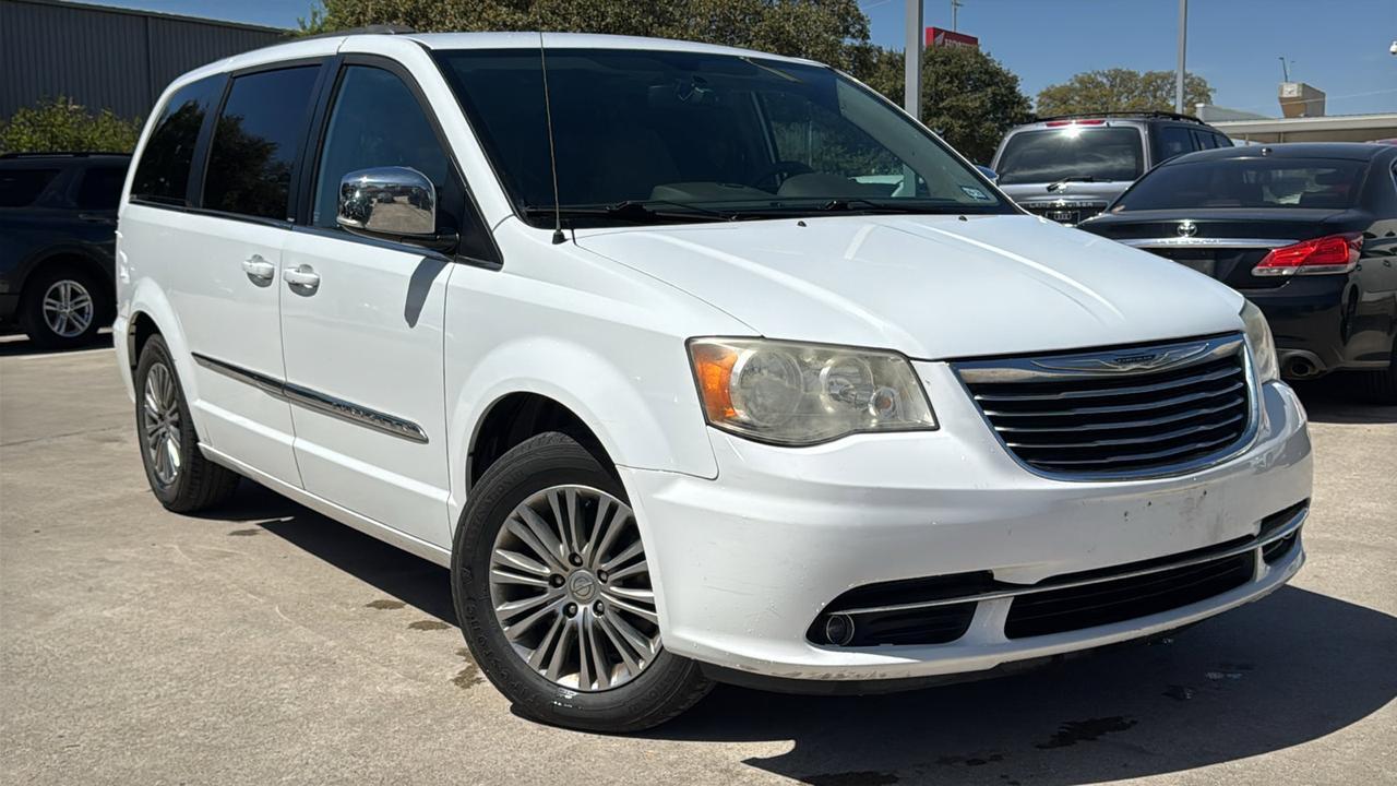 2014 Chrysler Town & Country Touring-L