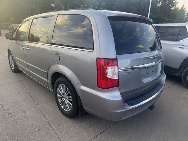2014 Chrysler Town & Country Touring-L West Burlington IA