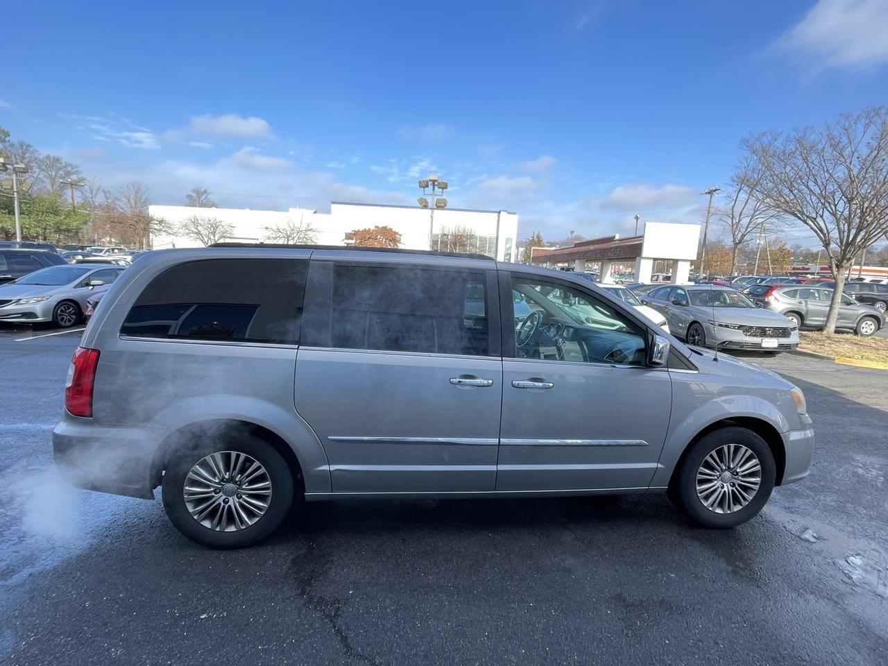 2014 Chrysler Town &amp; Country Touring-L Alexandria VA