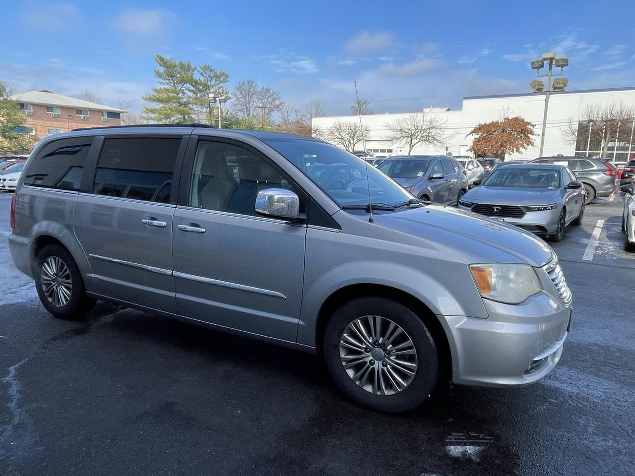 2014 Chrysler Town &amp; Country Touring-L Alexandria VA