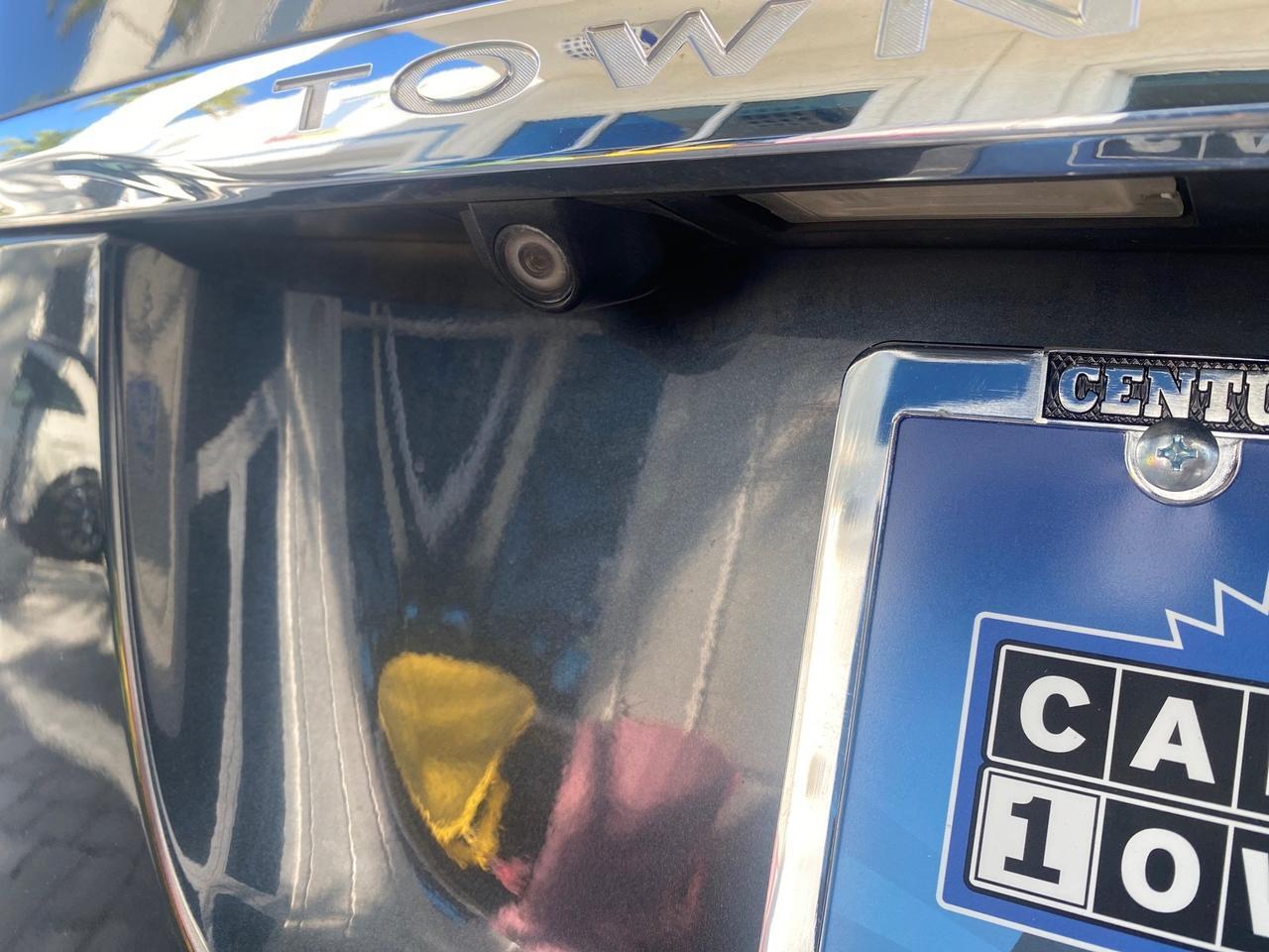 2014 Chrysler Town & Country Touring LOW MILES 64,377 1 OWNER FL Pompano Beach FL