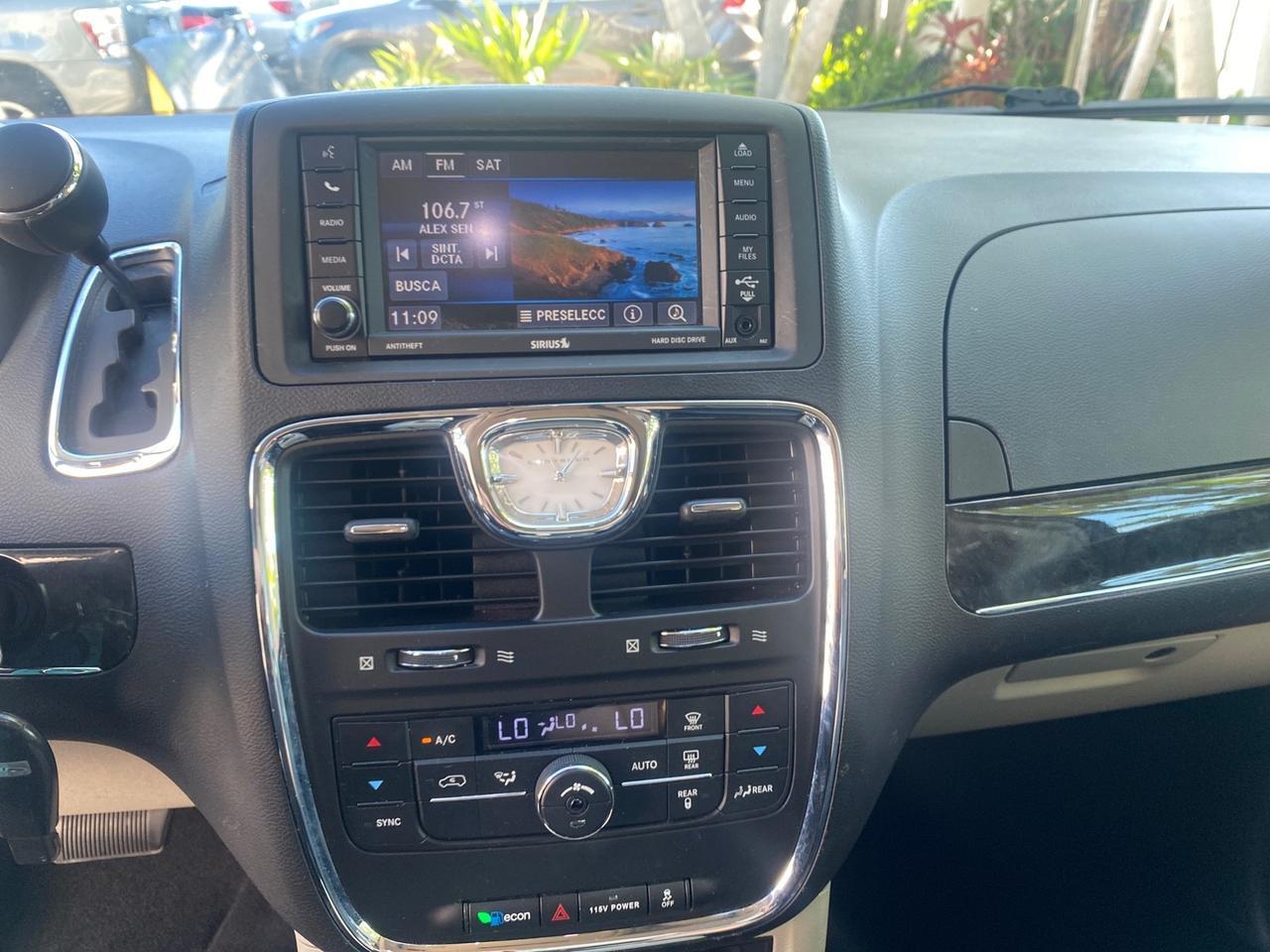 2014 Chrysler Town & Country Touring LOW MILES 64,377 1 OWNER FL Pompano Beach FL