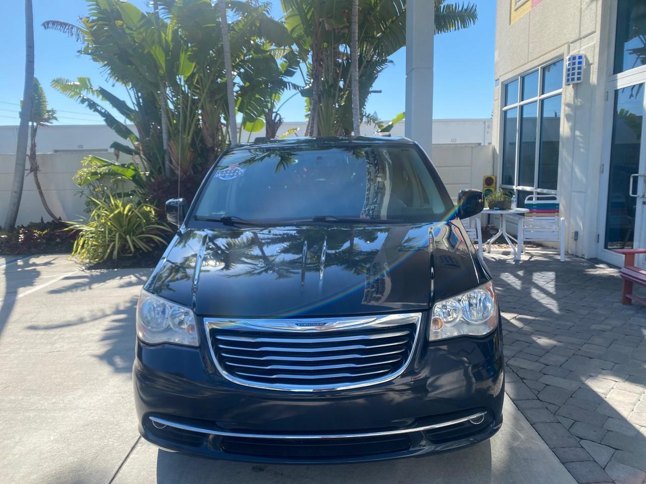 2014 Chrysler Town & Country Touring LOW MILES 64,377 1 OWNER FL