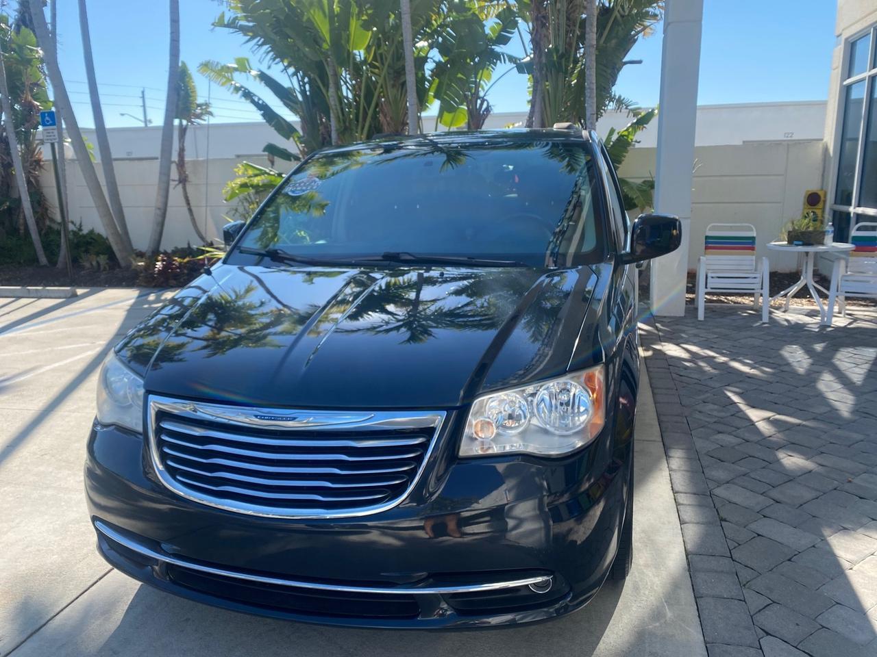 2014 Chrysler Town & Country Touring LOW MILES 64,377 1 OWNER FL Pompano Beach FL