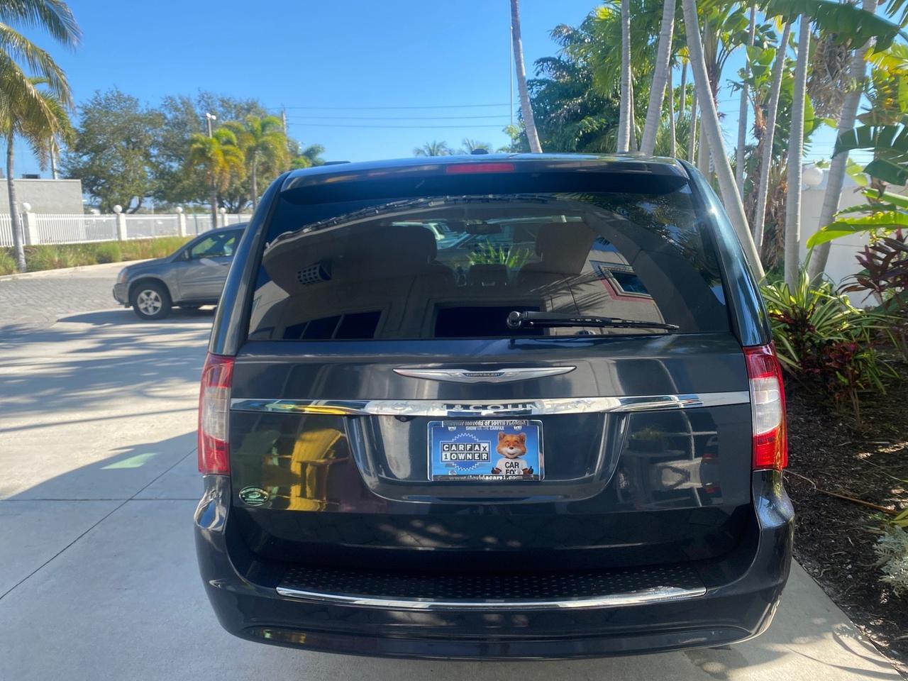 2014 Chrysler Town & Country Touring LOW MILES 64,377 1 OWNER FL Pompano Beach FL