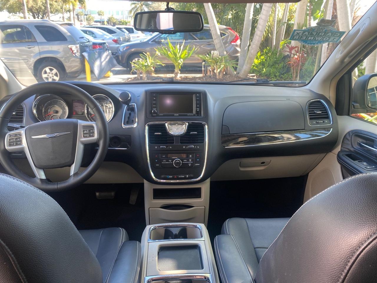 2014 Chrysler Town & Country Touring LOW MILES 64,377 1 OWNER FL Pompano Beach FL