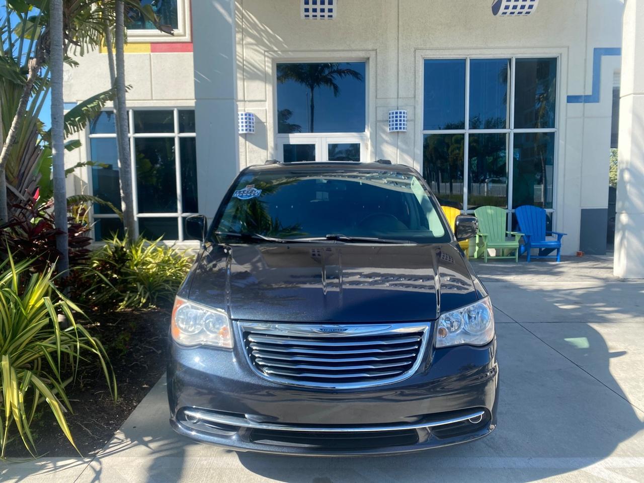 2014 Chrysler Town & Country Touring LOW MILES 64,377 1 OWNER FL Pompano Beach FL