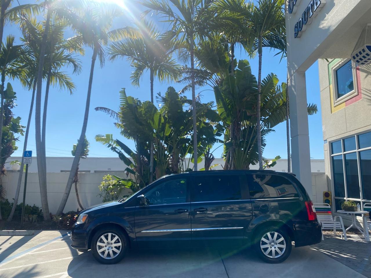 2014 Chrysler Town & Country Touring LOW MILES 64,377 1 OWNER FL Pompano Beach FL