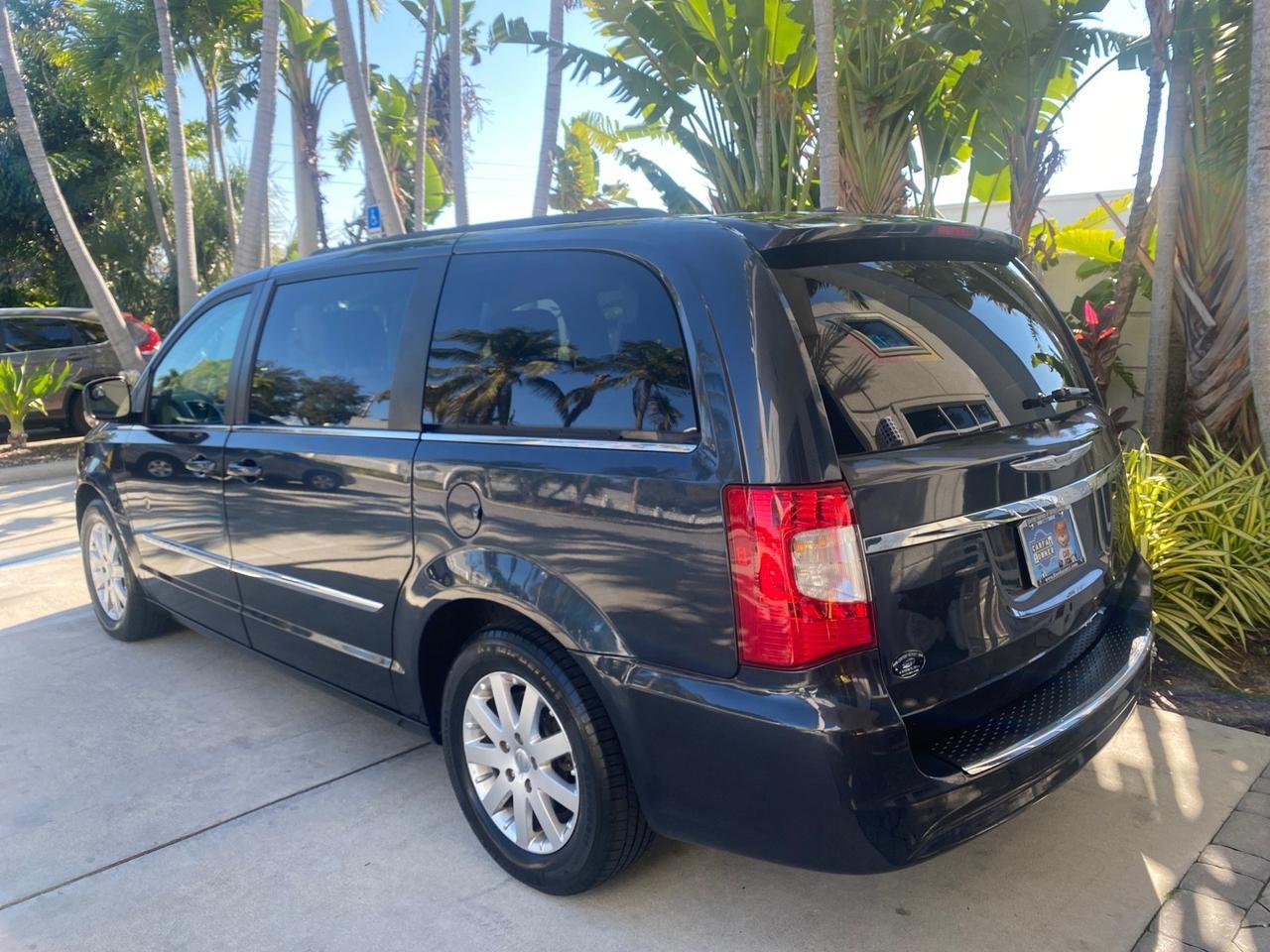 2014 Chrysler Town & Country Touring LOW MILES 64,377 1 OWNER FL Pompano Beach FL