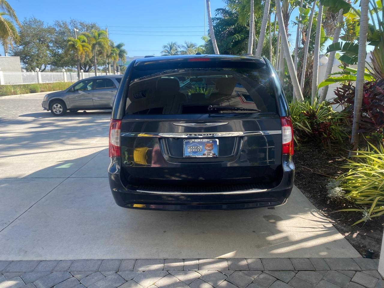 2014 Chrysler Town & Country Touring LOW MILES 64,377 1 OWNER FL Pompano Beach FL